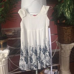 Medium size used  short platted dress